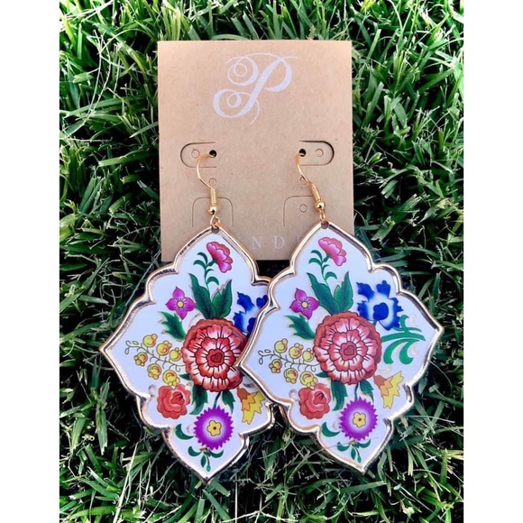 ✨NEW✨ Floral Plunder Earrings 🌸 - Picture 5 of 6